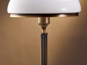 Miniaturka 2 - Lampa stołowa Zeus na blacie z detalem białego kopułowego klosza i metalowej oprawy