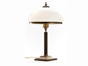 Miniaturka 1 - Lampa stołowa Zeus z ozdobnym trzonem i kwadratową podstawą na białym tle