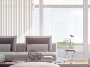 Miniaturka 1 - Trójpunktowa lampa sufitowa Aledano z chromowaną podstawą w aranżacji