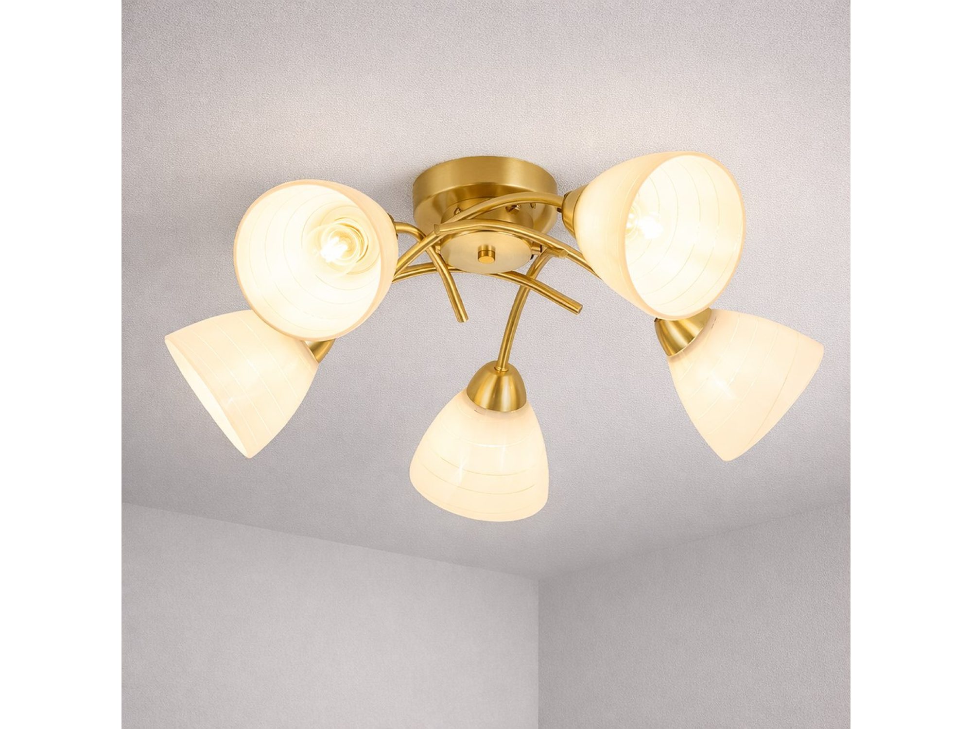 Lampa Alevena 5-punktowa złota w aranżacji wnętrza