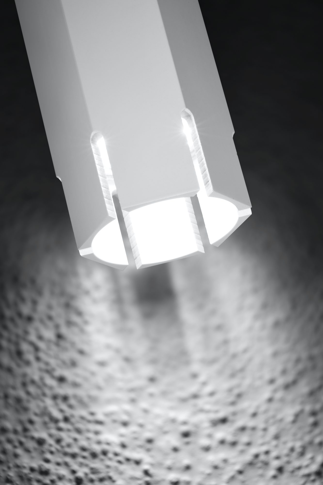 Biała natynkowa lampa sufitowa GU10 w aranżacji pomieszczenia