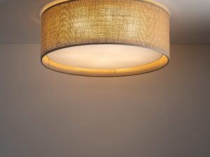 Miniaturka 1 - Lampa sufitowa Juta 45 cm w aranżacji pokoju