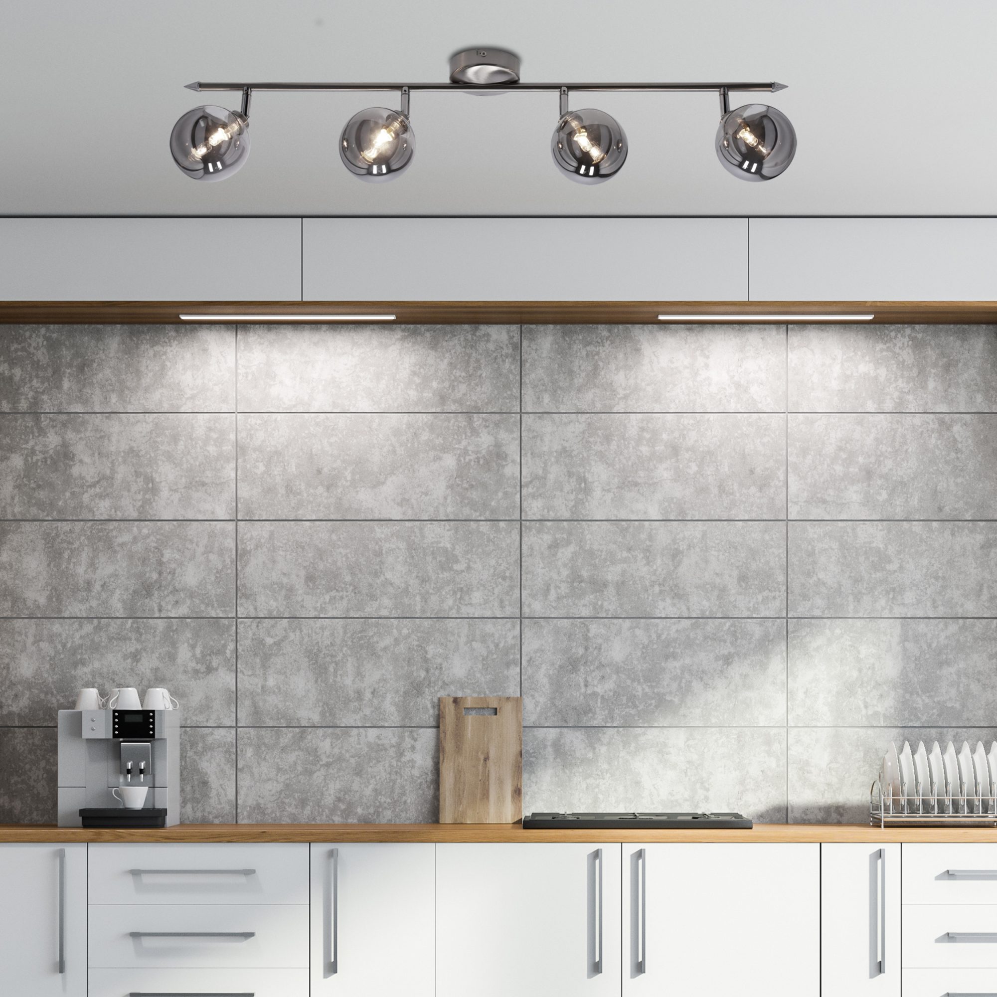 Lampa sufitowa Laromena z czterema reflektorami nad zabudową kuchenną
