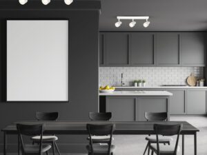 Miniaturka 2 - Biała trzypunktowa lampa Norotela we wnętrzu kuchni i jadalni