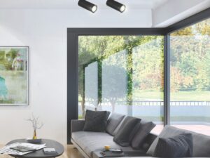 Miniaturka 4 - Dwupunktowa lampa sufitowa Ralosia czarna w jasnym salonie