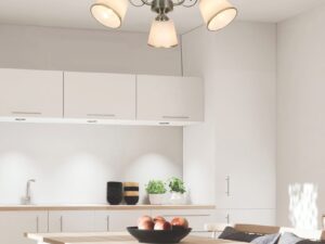Miniaturka 1 - Trzypunktowa lampa sufitowa Salema w jasnej kuchni z jadalnią