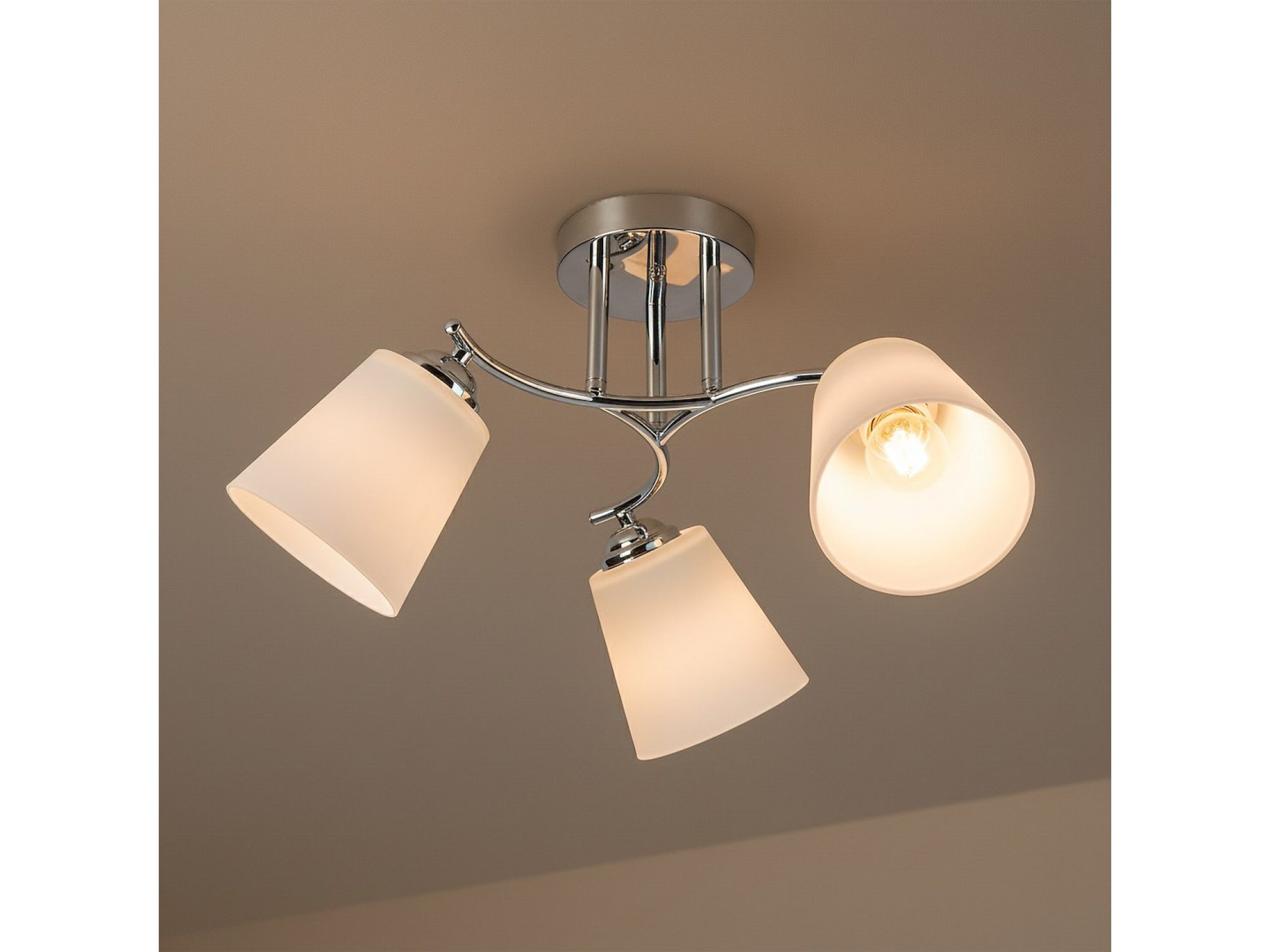 Lampa sufitowa Silodeta 3-punktowa, chromowany, ujęcie aranżacyjne