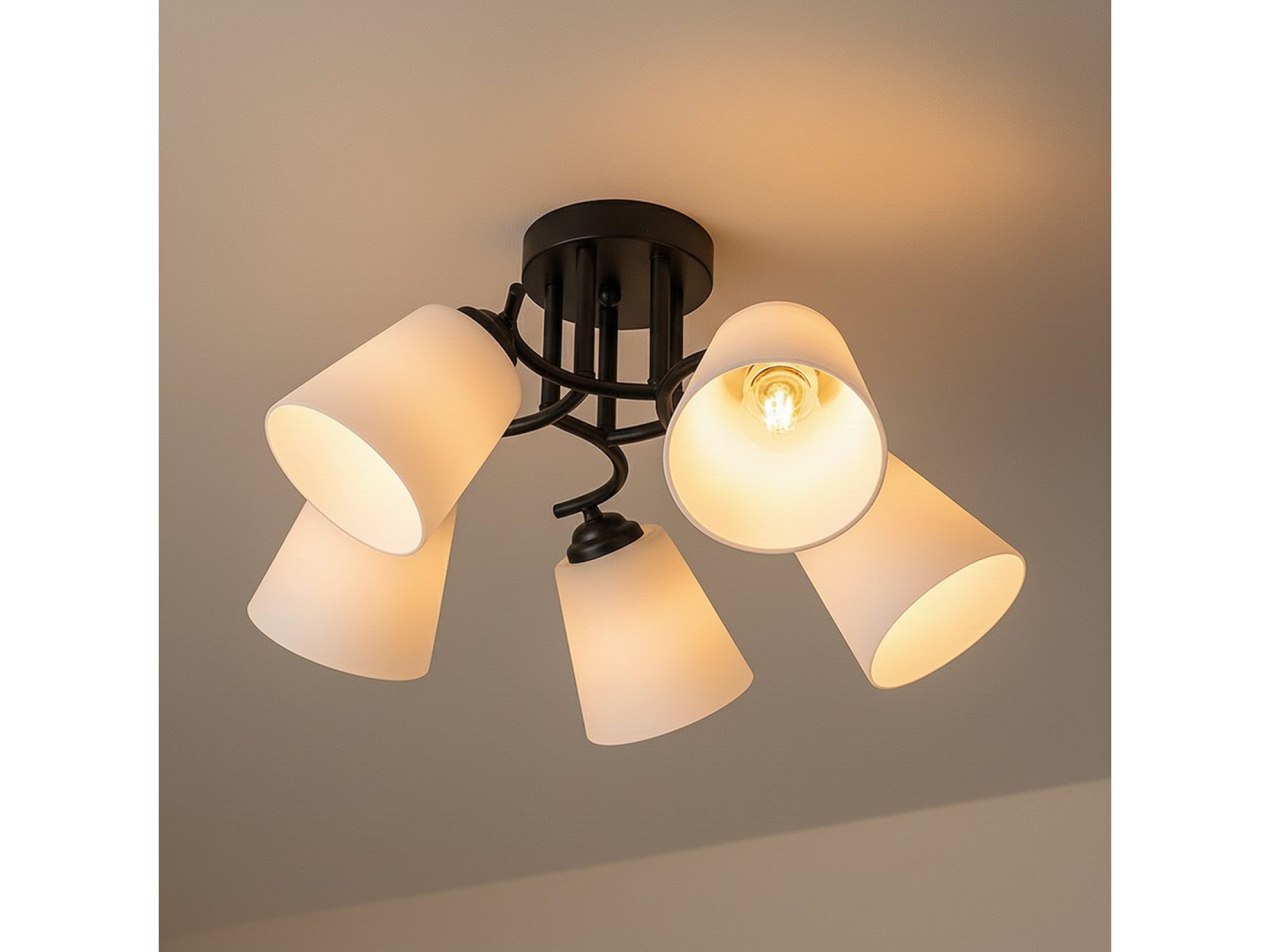 Lampa sufitowa Silodeta 5-punktowa, czarny, ujęcie aranżacyjne