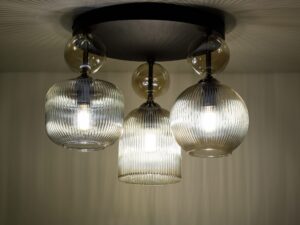 Miniaturka 3 - Lampa sufitowa Sophia w koniakowym wykończeniu w aranżacji pomieszczenia