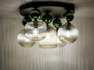 Miniaturka 5 - Lampa sufitowa Sophia zielono-koniakowa w aranżacji wnętrza