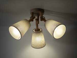 Miniaturka 1 - Lampa sufitowa Vaio z beżowym abażurem w aranżacji wnętrza