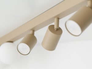 Miniaturka 1 - Lampa sufitowa Vox 8-punktowa w piaskowym beżu we wnętrzu