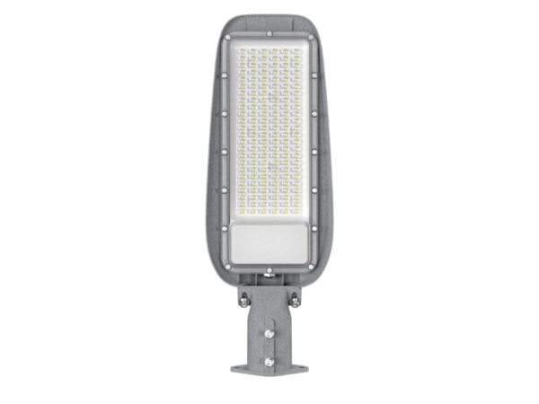 Lampa uliczna LED 50 W szara widok przedni na białym tle