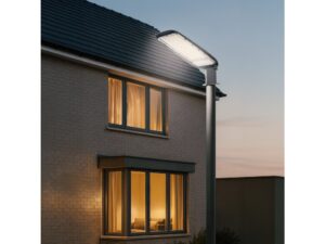 Miniaturka 4 - Szara lampa uliczna LED zamontowana przy posesji