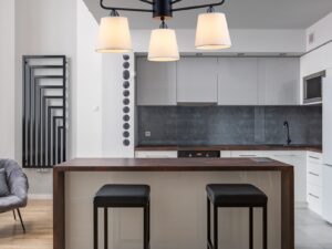 Miniaturka 2 - Lampa Voloreta nad stołem w nowoczesnej kuchni