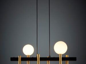 Miniaturka 1 - Lampa wisząca Akord 6 z zapalonymi szklanymi kulami na ciemnym tle