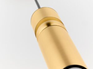 Miniaturka 8 - Lampa wisząca Alas cała złota, dekoracyjny stalowy klosz, ujęcie aranżacyjne