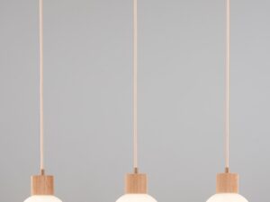 Miniaturka 1 - Lampa wisząca Alba 3 z trzema ryflowanymi kloszami na szarym tle