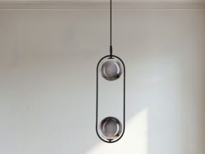 Miniaturka 1 - Lampa Alitio z dwiema grafitowymi kulami w aranżacji
