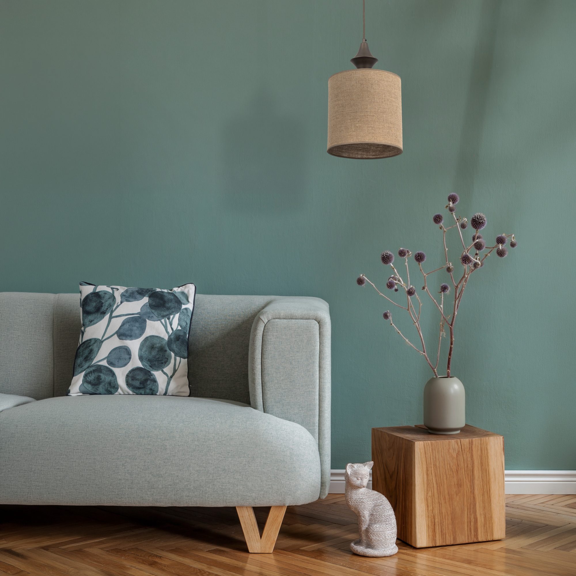 Lampa wisząca Amura w ciemnym brązie w aranżacji wnętrza