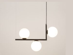 Miniaturka 1 - Lampa wisząca Andy 3 czarna z trzema rozświetlonymi kulami, zbliżenie