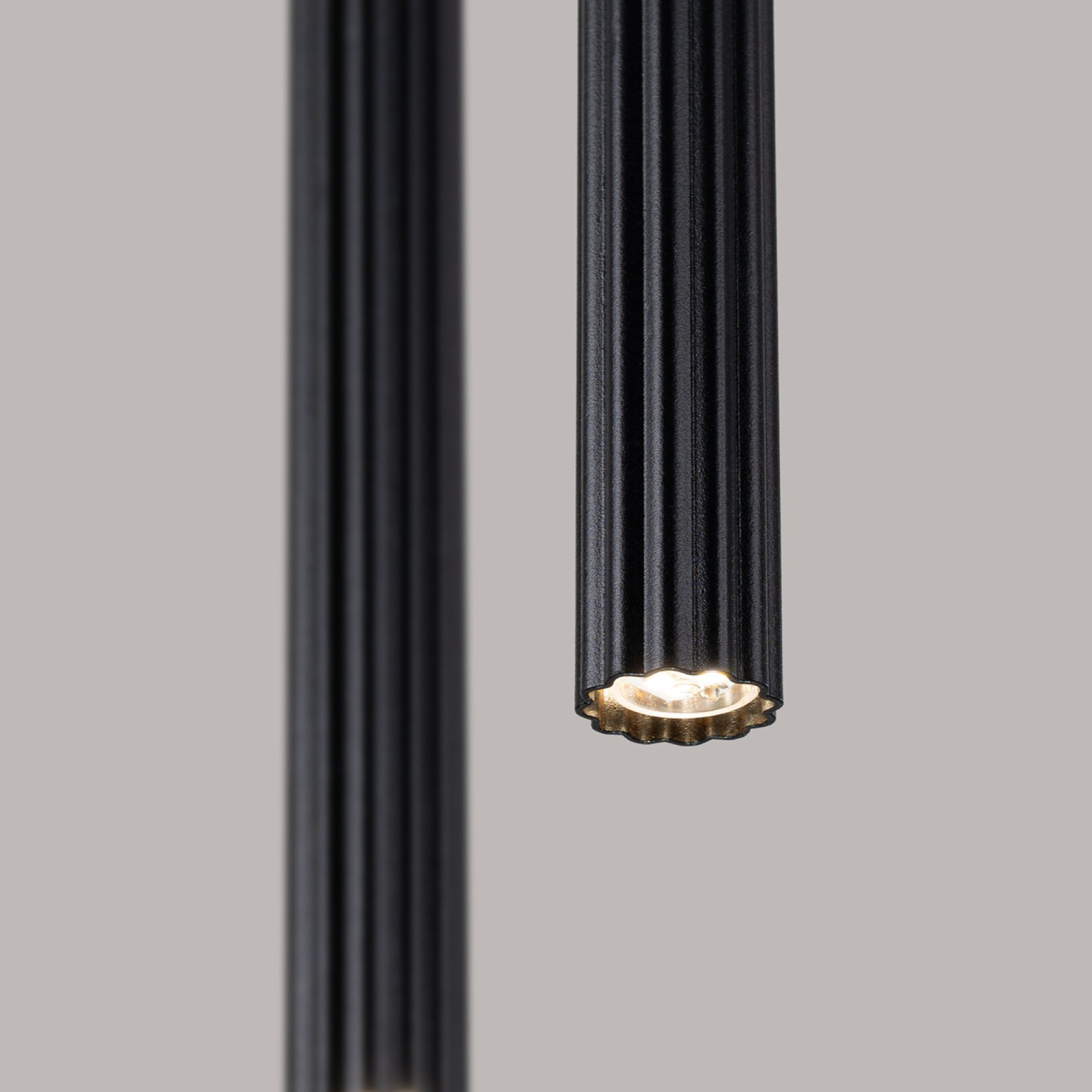 Lampa wisząca ARCANA 2P czarna – ryflowana tuba ze światłem
