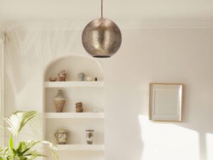 Miniaturka 2 - Lampa Arotio z ażurową metalową kulą w jasnym wnętrzu