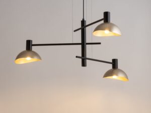 Miniaturka 7 - Lampa wisząca Artis 3 czarno-złota z trzema zapalonymi źródłami światła