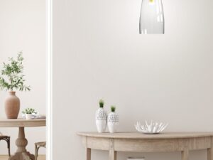 Miniaturka 1 - Lampa wisząca Astedia z obłym kloszem nad jasnym stolikiem