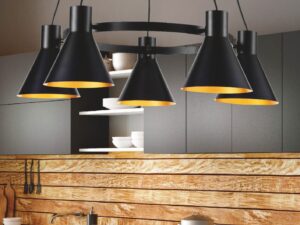 Miniaturka 1 - Lampa wisząca Avelano z pięcioma rozświetlonymi kloszami nad kuchnią