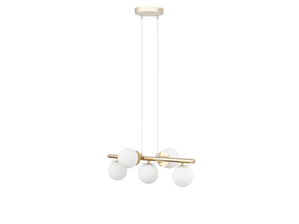 Lampa wisząca Avola 5 z pięcioma białymi kulami i złotym korpusem, pełne ujęcie na białym tle