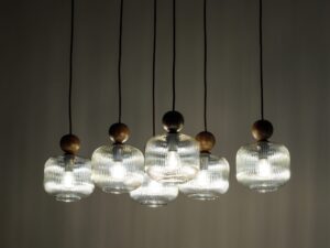 Miniaturka 3 - Orzechowa lampa wisząca Ballo 6-punktowa we wnętrzu