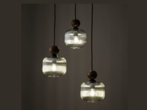 Miniaturka 1 - Lampa Ballo Koło w kolorze orzechowym zawieszona w aranżacji wnętrza