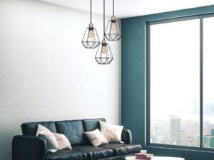 Miniaturka 1 - Lampa wisząca Belosona z trzema czarnymi drucianymi kloszami w aranżacji salonu