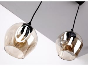 Miniaturka 2 - Lampa Berevia zbliżenie od dołu na brązowe szklane klosze