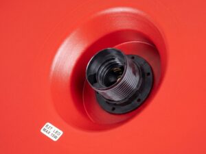 Miniaturka 4 - Lampa wisząca BIRNO czerwona – oprawka E27 z bliska