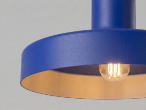 Miniaturka 3 - Lampa wisząca BIRNO ultramaryna – klosz z włączoną żarówką z bliska