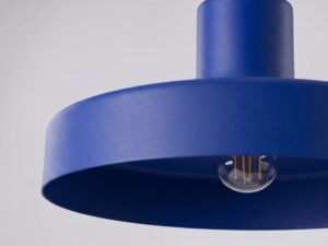 Miniaturka 4 - Lampa wisząca BIRNO ultramaryna – klosz od spodu z żarówką