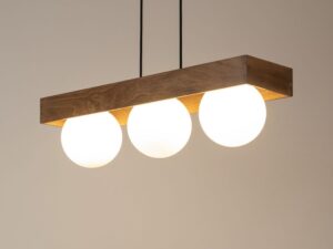 Miniaturka 1 - Lampa wisząca Bloom 3 z trzema rozświetlonymi białymi kulami pod brązową belką