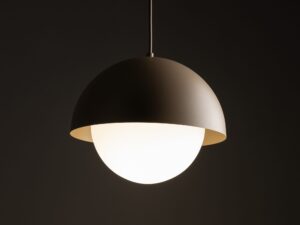 Miniaturka 1 - Lampa wisząca Bono M w kolorze piaskowego beżu w aranżacji wnętrza