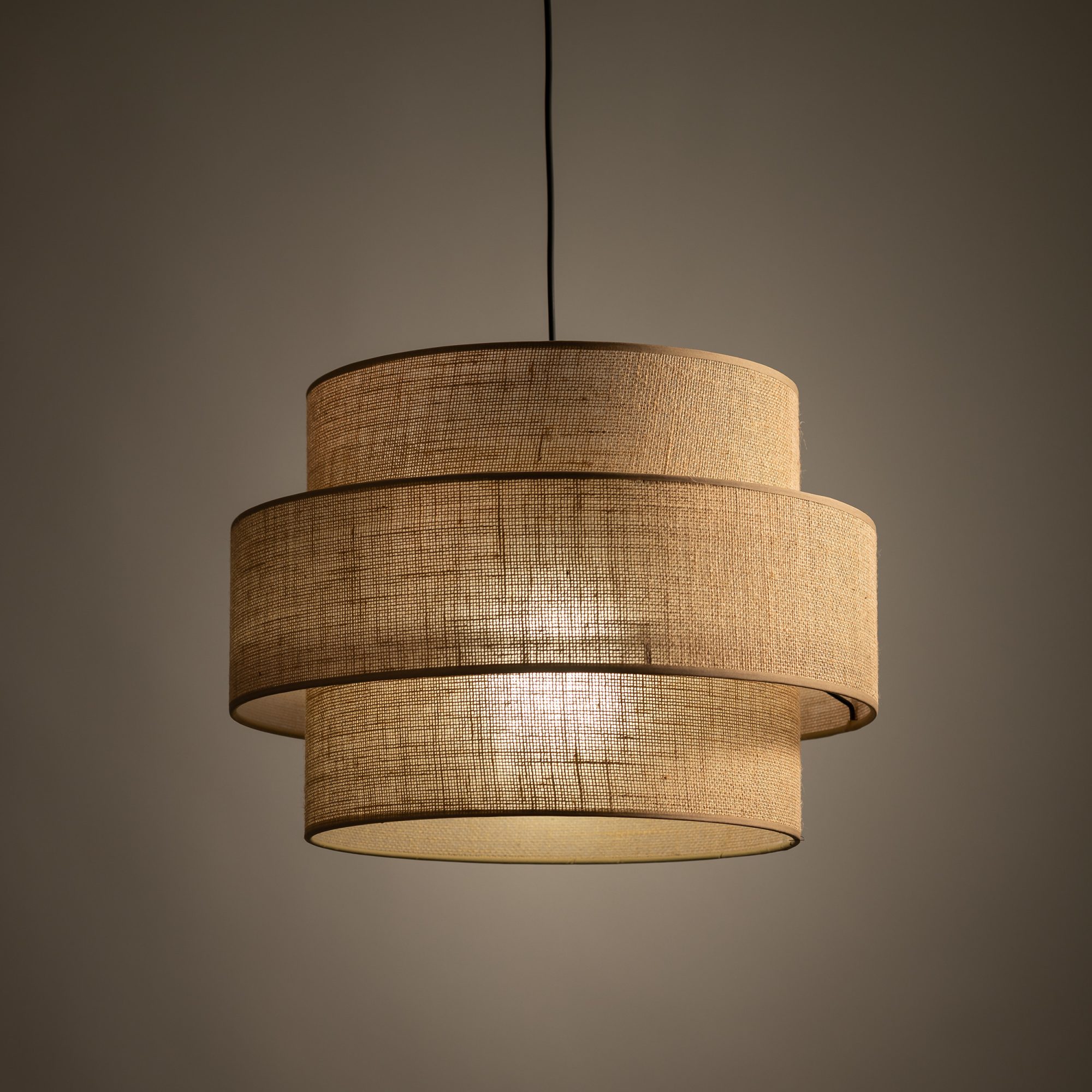 Lampa wisząca Calisto z jutowym abażurem w aranżacji