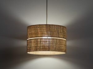Miniaturka 1 - Lampa wisząca Calma 38 cm z rafią w aranżacji pomieszczenia
