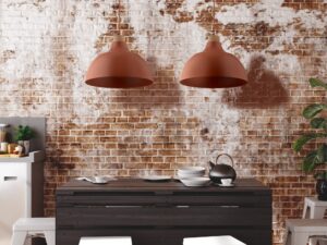 Miniaturka 8 - Ceglasta lampa wisząca Cap z drewnianym detalem w aranżacji wnętrza