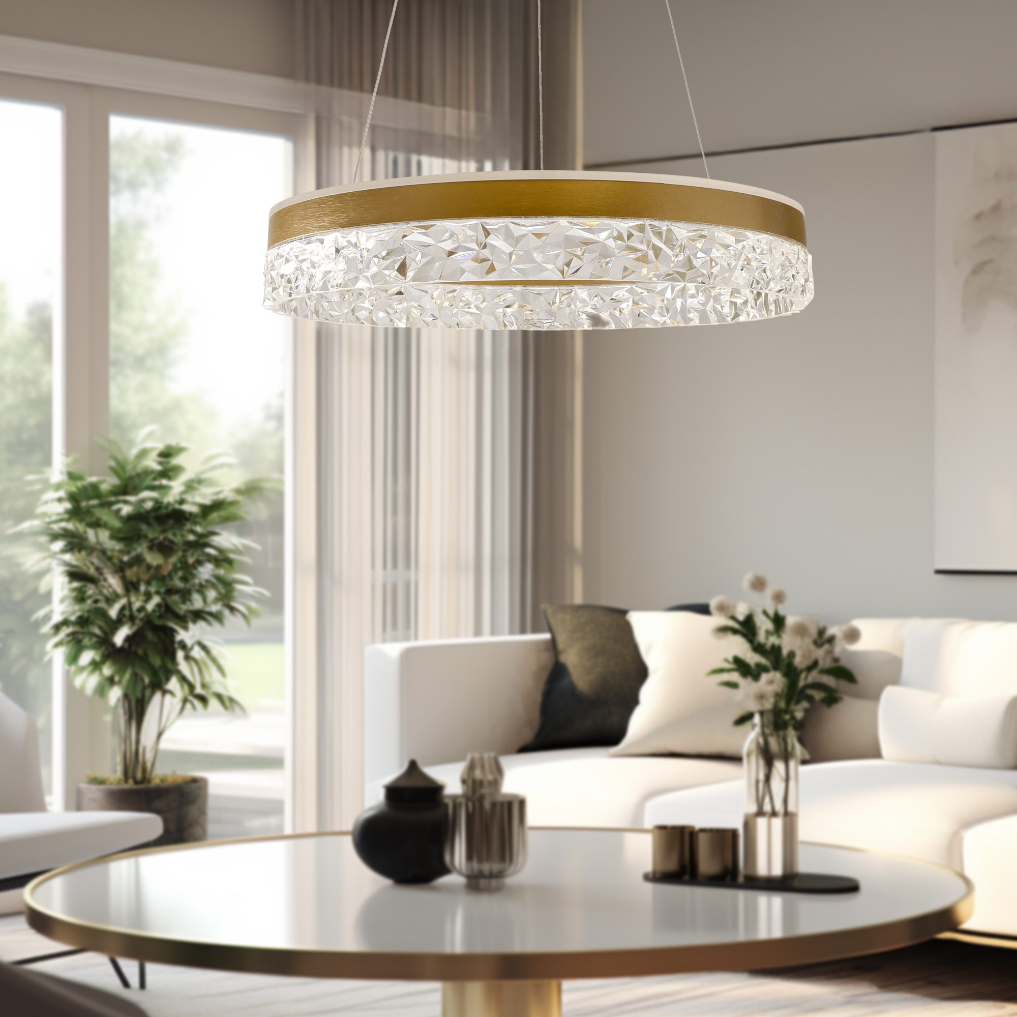 Złota lampa LED Celatia nad stolikiem w jasnym salonie