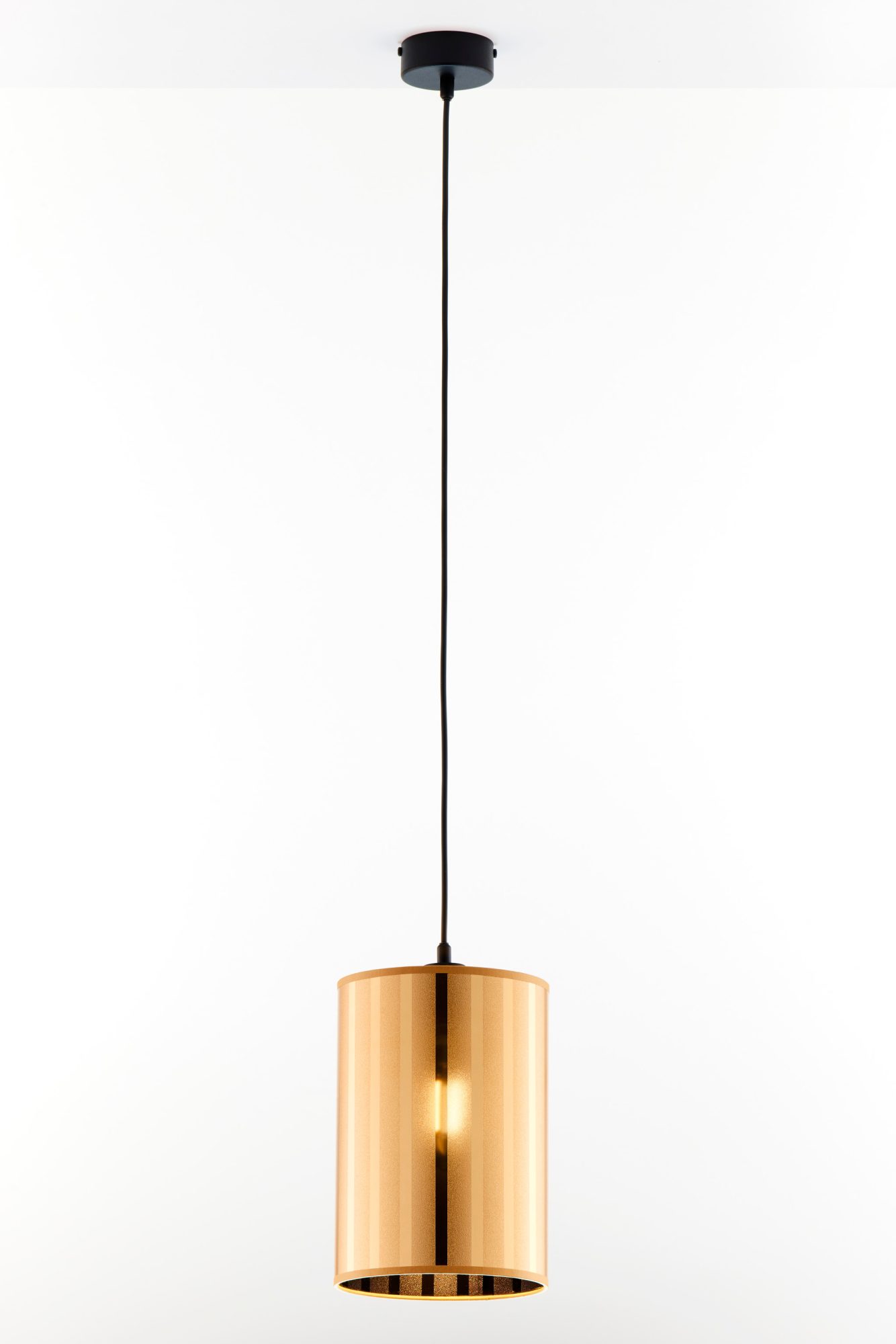 Lampa wisząca Cortina z okrągłą czarną podsufitką i złotym szklanym kloszem
