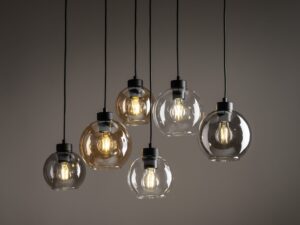 Miniaturka 3 - Lampa wisząca Cubus z mieszanymi szklanymi kloszami w aranżacji wnętrza