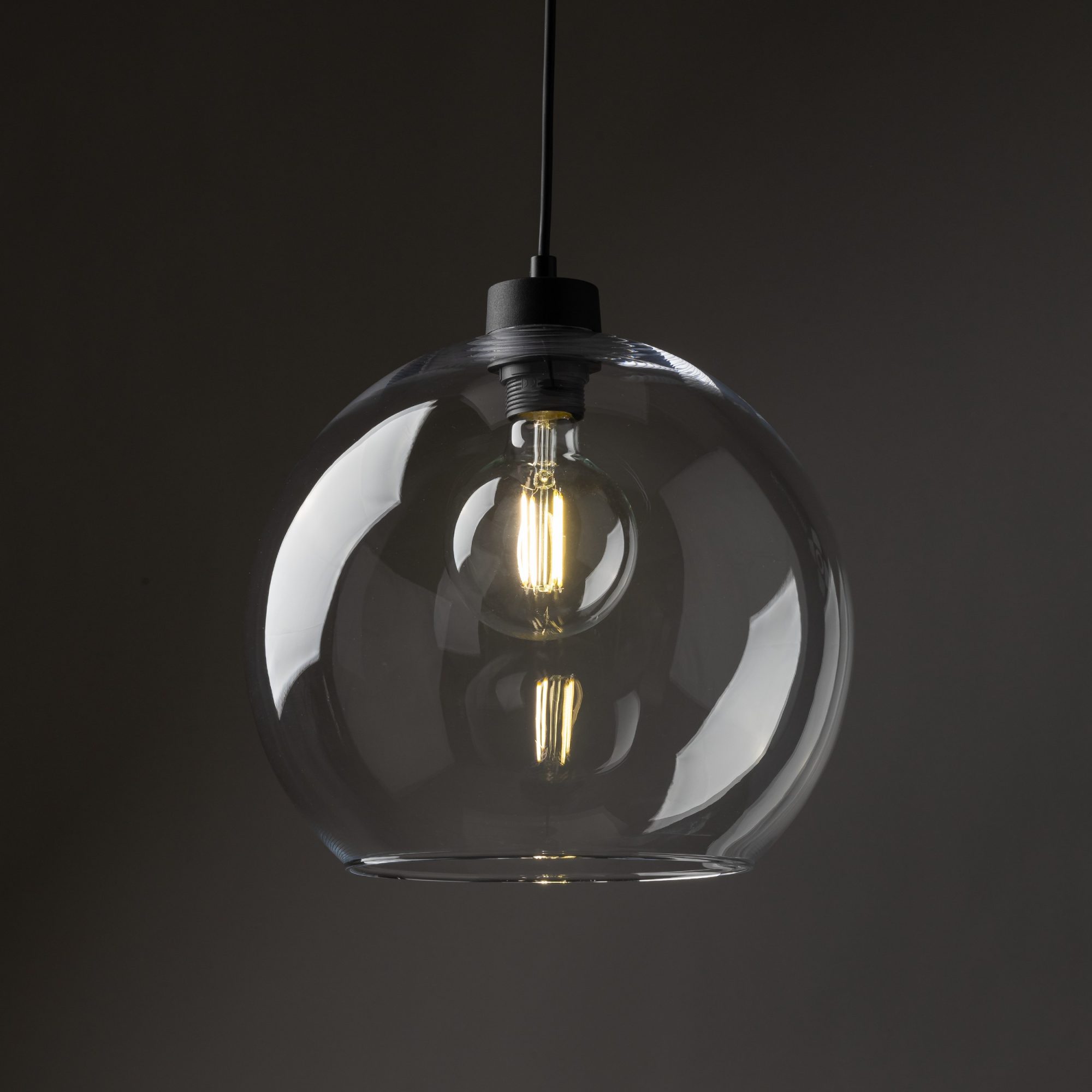 Transparentna lampa Cubus z kloszem ze szkła w aranżacji