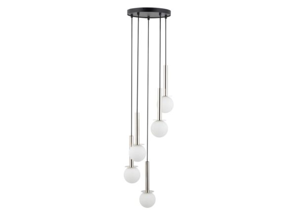 Lampa wisząca Daisy 5 ze srebrnymi elementami i pięcioma białymi szklanymi kulami na jasnym tle.