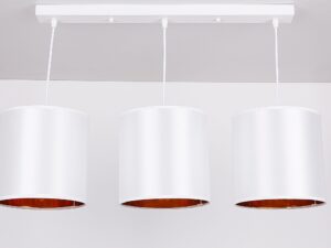 Miniaturka 1 - Lampa wisząca Davisino z trzema białymi abażurami zamontowana pod sufitem