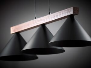 Miniaturka 7 - Lampa wisząca Deco 3 z ciemną drewnianą belką, trzy czarne klosze oświetlone od spodu